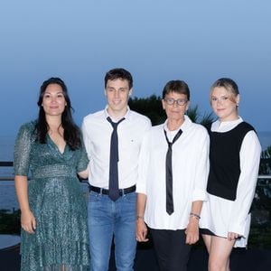 S.A.S. la princesse Stéphanie de Monaco, Louis et Marie Ducruet et Camille Gottlieb posent avant le gala Fight AIDS Monaco, à la Salle des Etoiles du Sporting Monte-Carlo, à Monaco, le 5 juillet 2025. © Olivier Huitel/Pool Monaco/Bestimage
