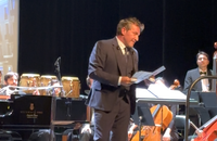 Benjamin Castaldi lors du Concerto pour la paix d'Omar Harfouch au théâtre de Béziers le 8 mai 2025.