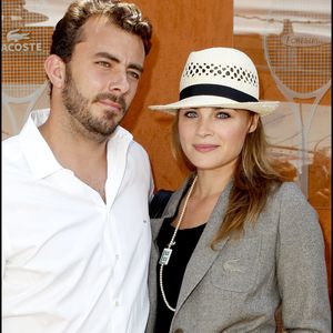 "Avec mon mari, on fonctionne comme une équipe. Quand la série s’est lancée et que je tournais tous les jours, il a pris le relais à la maison et a géré les enfants. 

Thierry Ascione et Mélanie Maudran en 2010 à Roland-Garros.
RINDOFF-JACOVIDES / BESTIMAGE