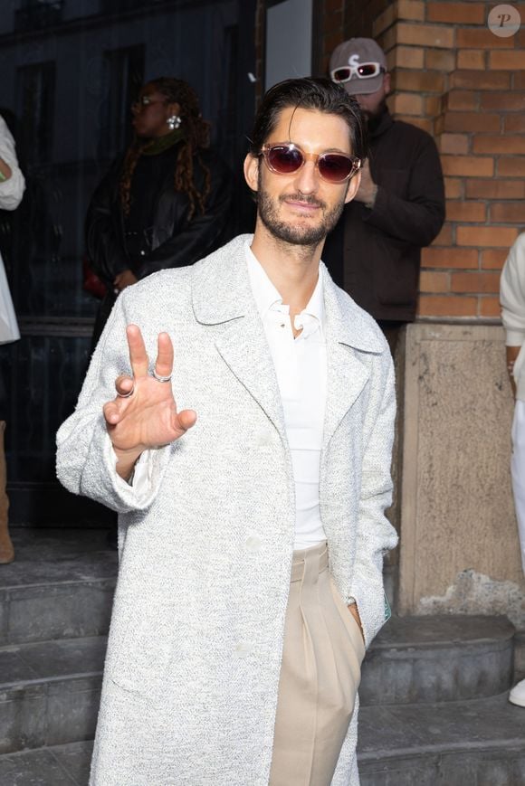 Pierre Niney au défilé Lacoste prêt à porter printemps / été 2025 lors de la fashion week à Paris le 1er octobre 2024.

© Jeremy Melloul / Bestimage
