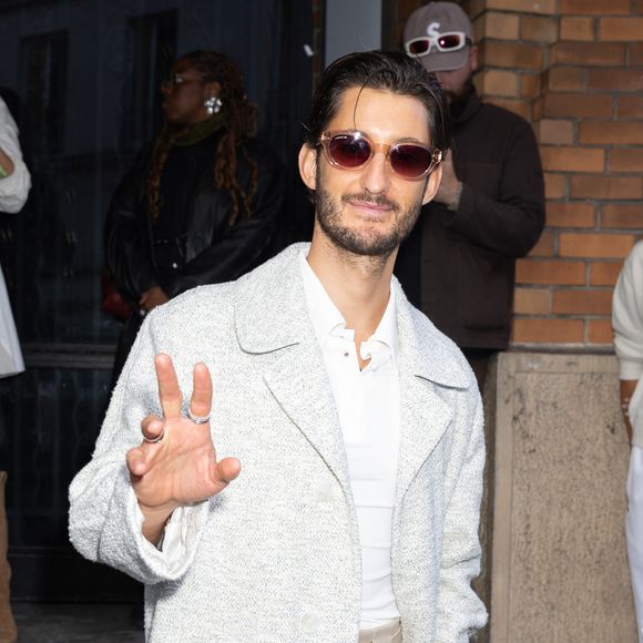 Pierre Niney au défilé Lacoste prêt à porter printemps / été 2025 lors de la fashion week à Paris le 1er octobre 2024.

© Jeremy Melloul / Bestimage