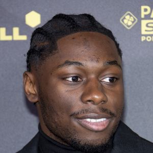 Le rappeur Tiakola - Photocall de la 67ème cérémonie du Ballon d’Or au Théâtre du Chatelet à Paris le 30 octobre 2023. © Cyril Moreau/Bestimage