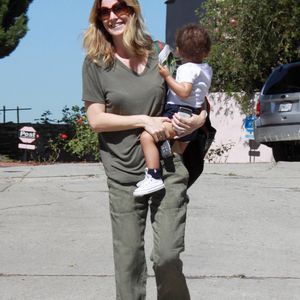 Ellen Pompeo et sa fille Stella Ivery à Los angeles le 20 juillet 2011. 
© Fame picture / Bestimage