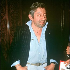 Certains ne le savent peut-être pas mais Serge Gainsbourg a une soeur jumelle prénommée Liliane... 

Archives - Serge Gainsbourg lors d'une soirée aux Bains Douche à Paris. (BALDINI / BESTIMAGE).