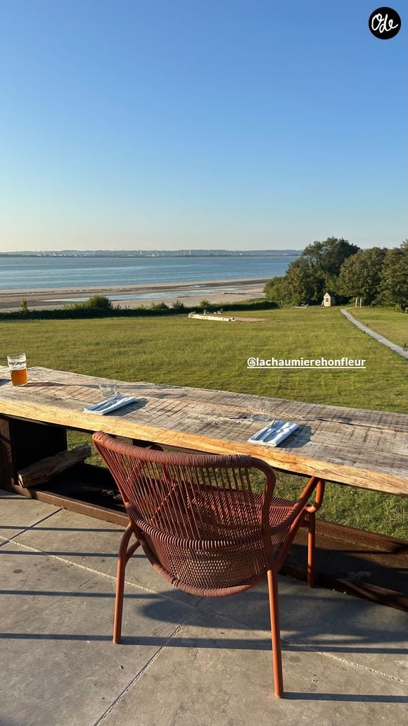 Un repas y coûte entre 35 euros pour le menu du midi et 60 euros pour le brunch.

Sophie Davant dîne à Honfleur avec sa fille Valentine et son compagnon William Leymergie.