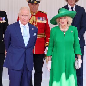 Le roi Charles III d'Angleterre et la reine consort Camilla accueillent le président Emmanuel Macron et sa femme Brigitte Macron à  Datchet Road le 8 juillet 2025. © Chris Jackson / Pool / Julien Burton via Bestimage