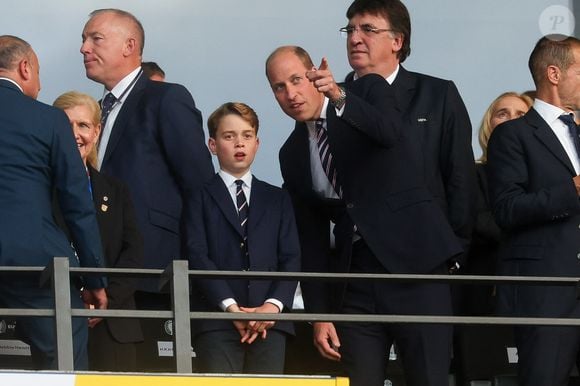 Le prince William, prince de Galles, avec le prince George de Galles, et le roi Felipe VI d’Espagne avec l'infante Sofia dans les tribunes lors de la finale de l'Euro 2024 "Espagne - Angleterre" à l'Olympiastadion à Berlin, le 14 juillet 2024.