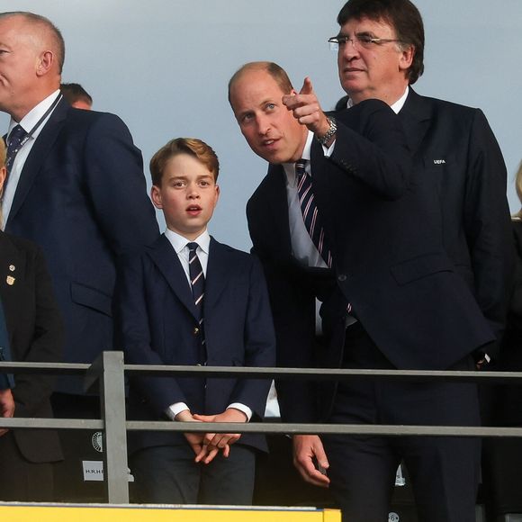 Le prince William, prince de Galles, avec le prince George de Galles, et le roi Felipe VI d’Espagne avec l'infante Sofia dans les tribunes lors de la finale de l'Euro 2024 "Espagne - Angleterre" à l'Olympiastadion à Berlin, le 14 juillet 2024.