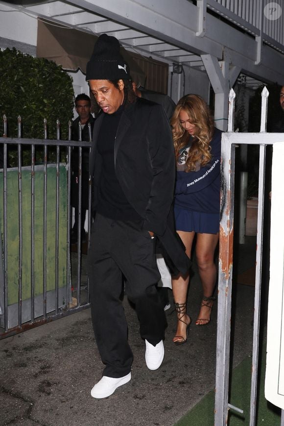 “Si Beyoncé envoie un texto pour dire : ‘J’ai besoin de ça dans une heure’, on va lui dire : ‘Ok patron’, ‘ok boss’ ou ‘ok cheffe’”, poursuit le styliste

Jay-Z et sa femme Beyoncé Knowles à la sortie du restaurant "Giorgio Baldi" à Los Angeles, le 27 novembre 2022.