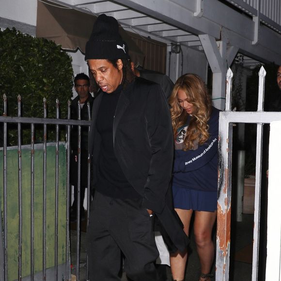 “Si Beyoncé envoie un texto pour dire : ‘J’ai besoin de ça dans une heure’, on va lui dire : ‘Ok patron’, ‘ok boss’ ou ‘ok cheffe’”, poursuit le styliste

Jay-Z et sa femme Beyoncé Knowles à la sortie du restaurant "Giorgio Baldi" à Los Angeles, le 27 novembre 2022.