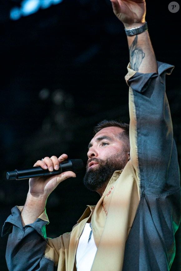 Kendji Girac en concert lors du festival de musique du Printemps de Perouges au Chateau de Saint-Maurice-de-Remens le 29 juin 2025. © Sandrine Thesillat / PsNewZ / Bestimage