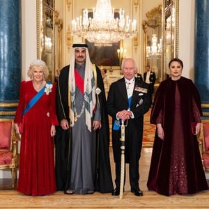 Le roi Charles III d'Angleterre et Camilla Parker Bowles, reine consort d'Angleterre - L'émir du Qatar Tamim ben Hamad Al-Thani et sa femme au dîner d'Etat au palais de Buckingham lors de sa visite d'Etat au Royaume-Uni, le 3 décembre 2024.