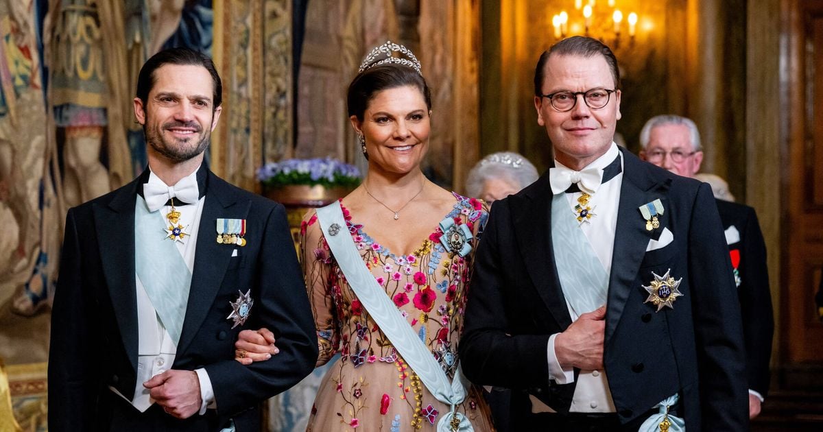 Quand les diadèmes sont de sortie : Sofia de Suède absente après l'accouchement mais son mari Carl apparaît au bras de Victoria