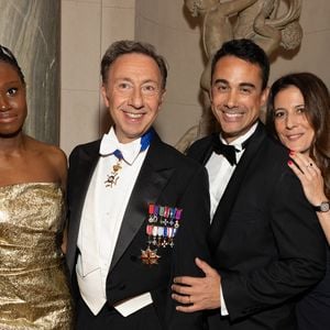 Exclusif - Jeaneta Domingos, Stéphane Bern, Yori Bailleres, Ségolène Danton - Arrivées au Bal 2025 des débutantes à l’hôtel Shangri-La Paris le 29 novembre 2025. Le Bal / Moreau / Borde / Bestimage