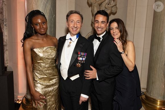 Exclusif - Jeaneta Domingos, Stéphane Bern, Yori Bailleres, Ségolène Danton - Arrivées au Bal 2025 des débutantes à l’hôtel Shangri-La Paris le 29 novembre 2025. Le Bal / Moreau / Borde / Bestimage