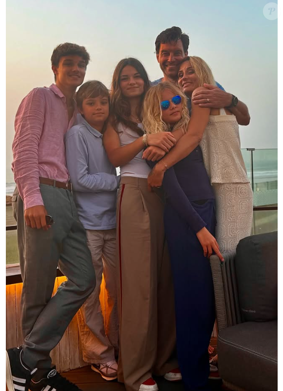 La famille a fait le choix de quitter Dubaï en bus pour rejoindre Oman, avant de trouver à Mascate un vol retour vers la France.

Elodie Gossuin et Bertrand Lacherie parents de deux paires de jumeaux : Rose et Jules ainsi que Joséphine et Léonard.