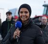 Karine Le Marchand soutient les agriculteurs sur le barrage de l'Autoroute A4 à hauteur de Jossigny en Seine et Marne le 29 Janvier 2024. Comme elle l'avait annoncé la semaine dernière, l'animatrice de l'émission "L'amour est dans le pré", Karine Le Marchand, a amené près de 200 croissants aux agriculteurs sur un barrage sur l'autoroute A4. © Jeremy Melloul - Pierre Perusseau / Bestimage