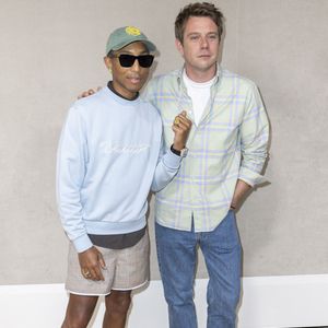 Pharrell Williams et le designer DIOR Jonathan Anderson au Greeting au défilé DIOR de la mode homme Printemps/Été 2026 dans le cadre de la Fashion Week de Paris à l'Hôtel National des Invalides, Place Vauban, à Paris, France, le 27 juin 2025. © Olivier Borde/Bestimage