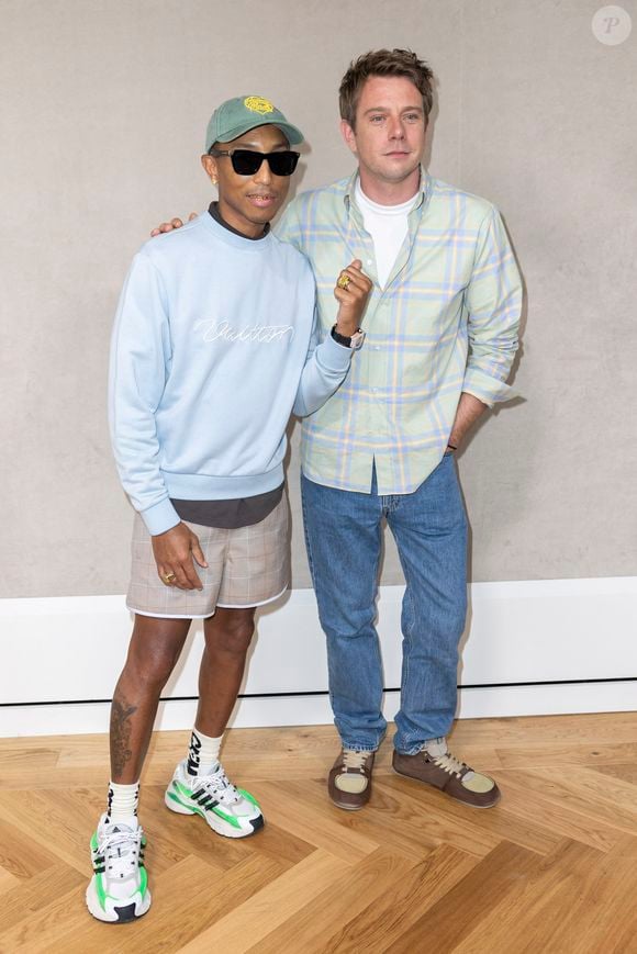 Pharrell Williams et le designer DIOR Jonathan Anderson au Greeting au défilé DIOR de la mode homme Printemps/Été 2026 dans le cadre de la Fashion Week de Paris à l'Hôtel National des Invalides, Place Vauban, à Paris, France, le 27 juin 2025. © Olivier Borde/Bestimage