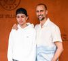 Arié Elmaleh a été aperçu à Roland-Garros 2026 aux côtés de son fils Isaac, dans une rare sortie père-fils à Paris. 

Paris, France, France : Isaac Elmaleh et Arie Elmaleh lors de Roland-Garros 2026, Roland-Garros, tournoi de tennis du Grand Chelem au stade Roland-Garros à Paris, France. (Credit Image : © Matthieu Mirville/ZUMA Press Wire / Bestimage)