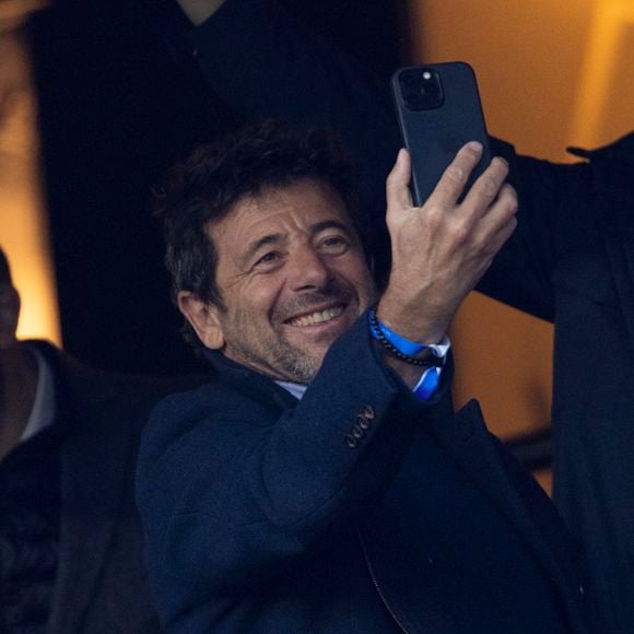 Patrick Bruel dans les tribunes lors du match retour de la Ligue Des Champions 2024-2025 (LDC) "PSG - Arsenal" (2-1) au Parc des Princes à Paris le 7 mai 2025. © Cyril Moreau/Bestimage