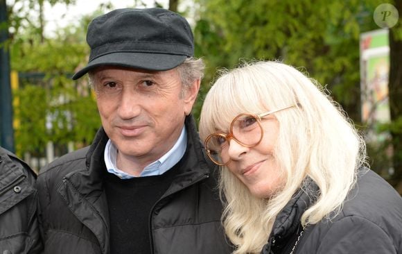 Exclusif - Michel Drucker (casquette) et sa femme Dany Saval - Mylène Demongeot (présidente du comité d'honneur du refuge de l'Arche de Chateau-Gontier) a reçu en exclusivité Michel Drucker (casquette) et sa femme Dany Saval au refuge de l'Arche à Château-Gontier