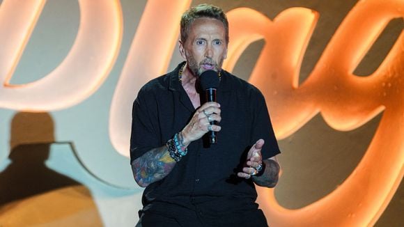 En plein direct, Philippe Caverivière surpris par sa femme Sarah, venue régler ses comptes