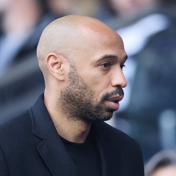 Thierry Henry - Célébrités dans les tribunes du match de Ligue 1 Uber Eats "PSG-Toulouse" (1-3) au Parc des Princes à Paris le 12 mai 2024. © Cyril Moreau/Bestimage