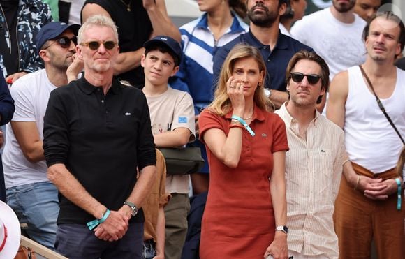 Denis Brogniart, sa femme Hortense Brogniart, Ophélie Meunier et son mari Mathieu Vergne - Dernier match de sa carrière pour R.Gasquet, battu par J.Sinner (6-3, 6-0, 6-4) lors des Internationaux de France de Tennis de Roland Garros 2025, le 29 mai 2025. 
© Jacovides / Moreau / Bestimage