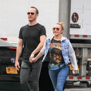 Hayden Panettiere se promène main dans la main avec Zach Hickerson, le frère de son ex-compagnon, à New York, le 11 septembre 2019.

The ImageDirect / Bestimage