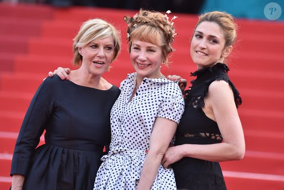 Julie Gayet, Chantal Ladesou et Julie Depardieu assistent à la projection de "La Fille Inconnue" au Palais des Festivals à Cannes, France, le 18 mai 2016, dans le cadre du 69e Festival de Cannes. Photo par Lionel Hahn/ABACAPRESS.COM
