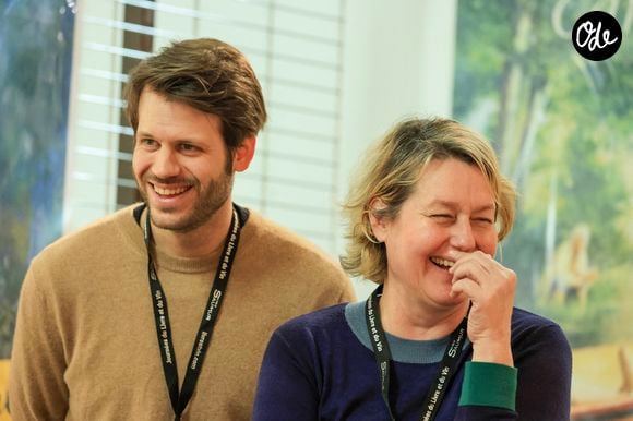 Luana Belmondo et son fils Alessandro lors des Journées du livre et du vin à Saumur (Maine et Loire) le 6 avril 2025. © Laeticia Notariani/Bestimage