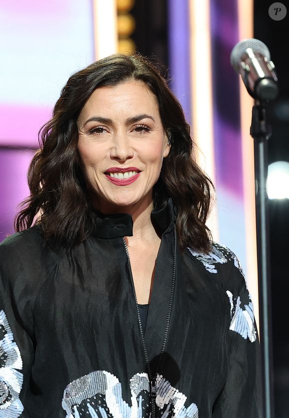 Olivia Ruiz - Les personnalités se mobilisent lors de la 37ème édition du Téléthon sur le plateau de France 2, avec pour parrain Vianney. Le 9 décembre 2023.  © Coadic Guirec / Bestimage