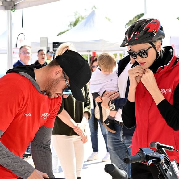 Le prince Albert II de Monaco et la princesse Charlene ont participé à la Road Safety Day, une journée de sensibilisation et de sport pour toute la famille dédié à la sécurité routière à vélo et à l'initiation des jeunes au sport, à Monaco organisée par la Fondation Princesse Charlene, le 23 mars 2025.  © Bruno Bebert/Bestimage