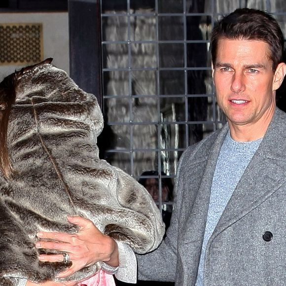 Tom Cruise et Katie Holmes ont emmené leur fille Suri au spectacle Casse-Noisette à New York, USA, le 16 décembre 2011.  FAME PICTURES / BESTIMAGE