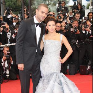 De nombreuses célébrités ont réagi à cet hommage posthume, dont l'actrice Eva Longoria, qui fut la belle-fille de Tony Parker Senior durant quelques années

Eva Longoria et Tony Parker lors du 62e Festival de Cannes.
Crédit : BORDE-JACOVIDES / BESTIMAGE