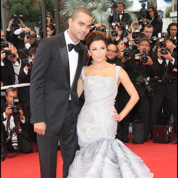 De nombreuses célébrités ont réagi à cet hommage posthume, dont l'actrice Eva Longoria, qui fut la belle-fille de Tony Parker Senior durant quelques années

Eva Longoria et Tony Parker lors du 62e Festival de Cannes.
Crédit : BORDE-JACOVIDES / BESTIMAGE