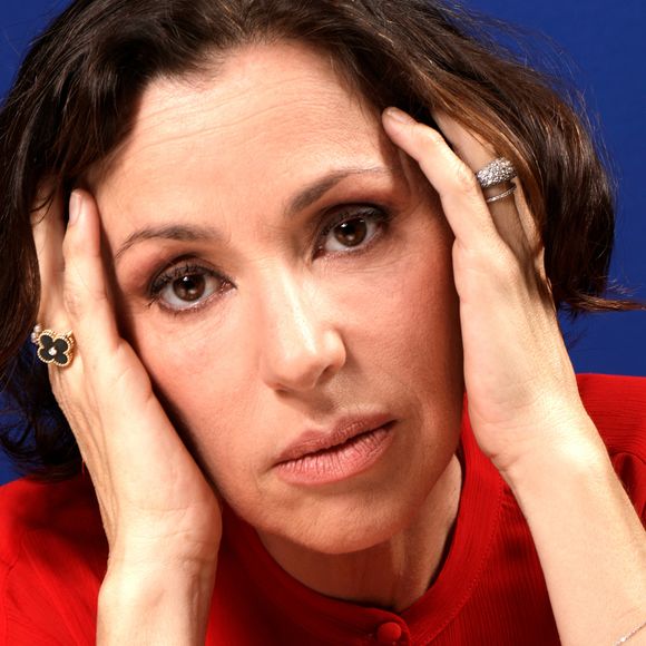 Tina Arena pose lors d'une séance de portrait à Paris, France, en mars 2018. Photo par VIM/ABACAPRESS.COM