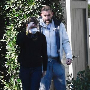 11/01/2025 Ben Affleck a été vu en train de serrer sa fille Violet dans ses bras à Los Angeles. L'acteur américain de 52 ans a été photographié à l'extérieur de sa maison de Brentwood alors que la zone a reçu des ordres d'évacuation.