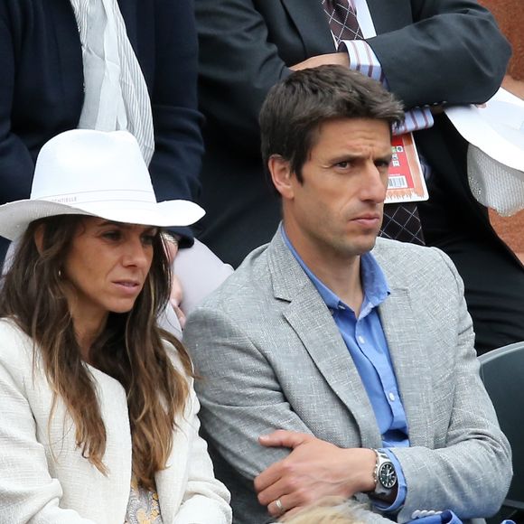 Tony Estanguet et sa femme Laeticia - People dans les tribunes lors du tournoi de tennis de Roland Garros à Paris le 29 mai 2015.