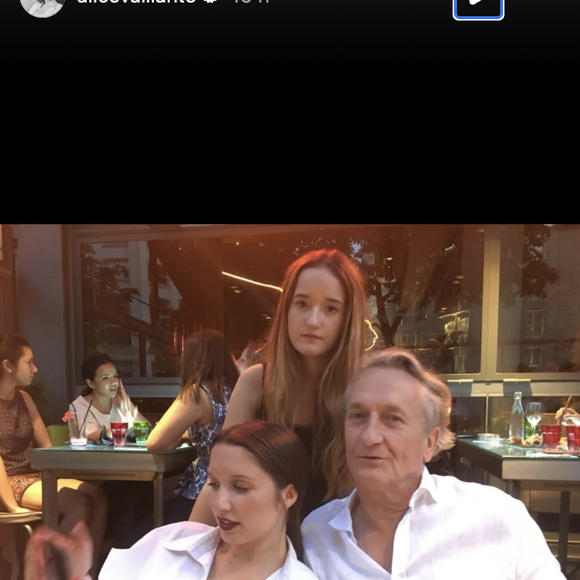 Philippe Vaillant a produit de nombreux humoristes, de Laurent Gerra à Kev Adams, en passant par sa propre épouse.

Les filles d'Anne Roumanoff en deuil après la perte de leur papa Philippe Vaillant, le jeudi 3 juillet 2025