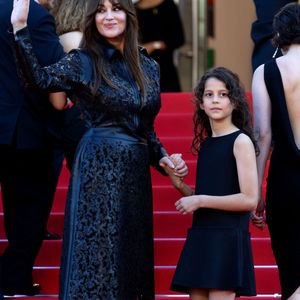 La pièce est signée Maria Grazia Chiuri.
Monica Bellucci, Tawba El Gharchi - Montée des marches du film " Histoires de la nuit " lors du 79ème Festival International du Film de Cannes, le 21 mai 2026. © Olivier Borde / Bestimage