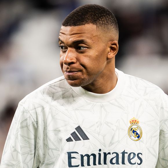 Après une année deux-mille-vingt-quatre chahutée, et quelques matchs compliqués avec le Real Madrid il y a peu, Kylian Mbappé va mieux. En témoigne sa bonne prestation contre Manchester City mardi. Une joie hélas de courte durée...

Kylian Mbappé
Zuma Press / Bestimage