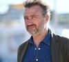 "Je peux en tout cas me permettre de lui dire certaines choses que je ne dirais pas forcément à un autre enfant", a-t-il confié. 

Alexandre Brasseur participe à la séance photo organisée dans le cadre du Festival de fiction de La Rochelle, le 17 septembre 2022 à La Rochelle, en France. Photo de Franck Castel/ABACAPRESS.COM