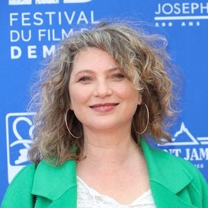 Ce mercredi soir, France 2 diffuse le téléfilm inédit "Ailleurs l’herbe est plus verte", issu de la collection Candice Renoir.

Cécile Bois au photocall du film "Le Signalement" lors de la 3ème édition du festival du film de Demain à Vierzon, France. © Coadic Guirec/Bestimage
