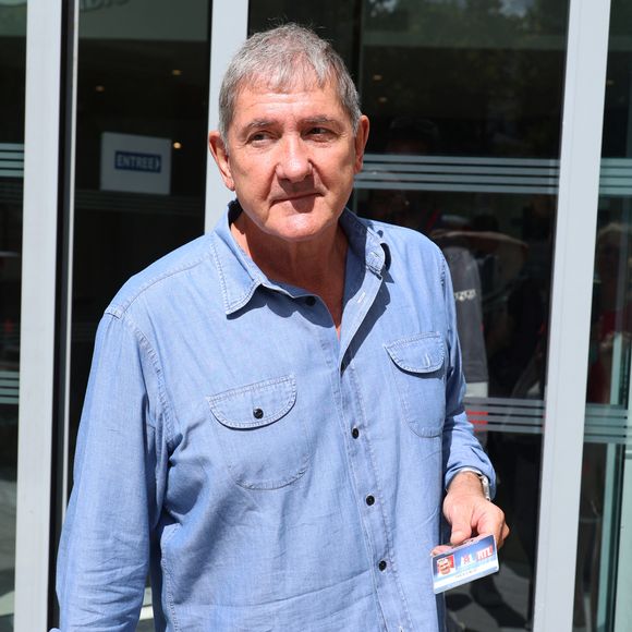 Exclusif - Yves Calvi - Les célébrités quittent les studios de RTL à Neuilly-sur-Seine, le 2 septembre 2024.