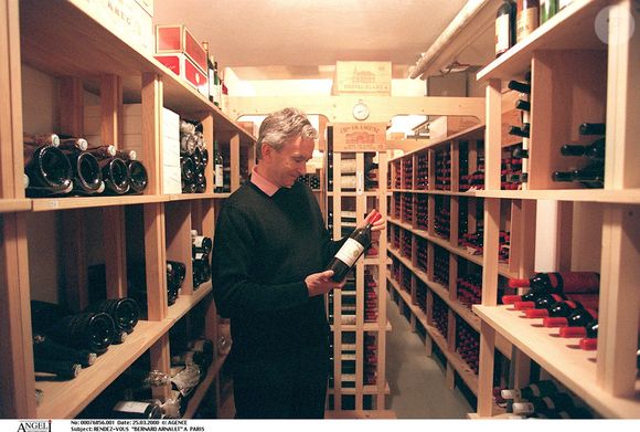 Bernard Arnault dans sa cave. © AGENCE / BESTIMAGE