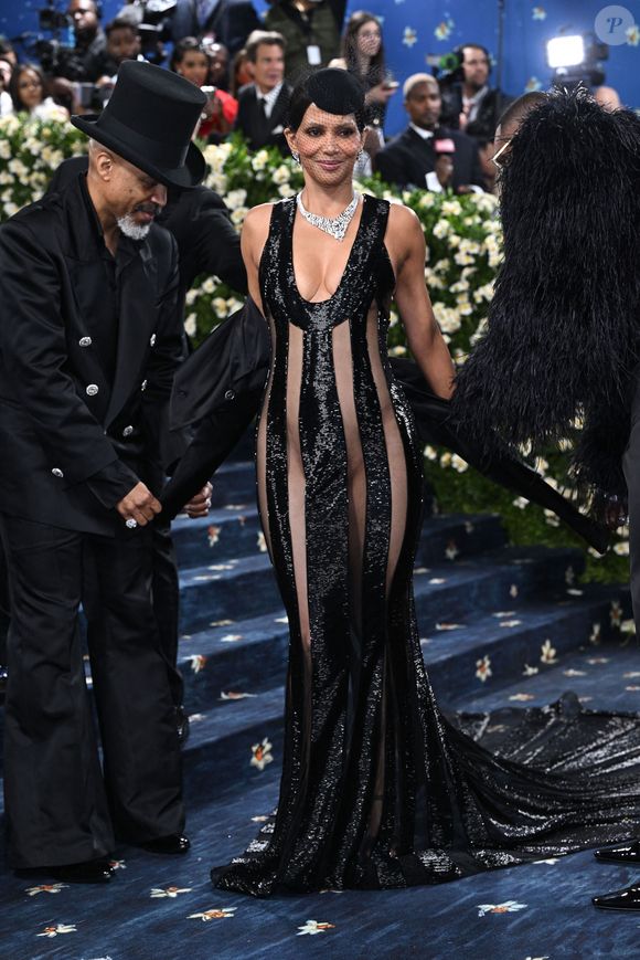 New York -  Halle Berry - Le Metropolitan Museum of Art's Costume Institute Benefit donne le coup d'envoi de l'ouverture de "Superfine : Tailoring Black Style", qui célèbre l'influence du dandysme noir sur la mode et la culture - 5 mai 2025. (STARMAX / BESTIMAGE).