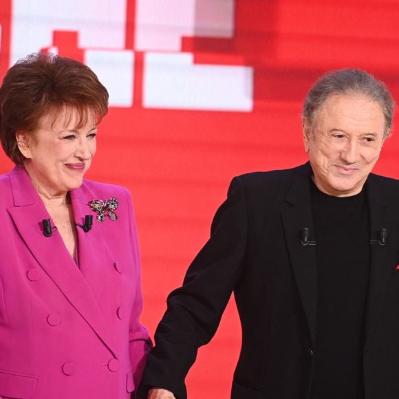Exclusif - Roselyne Bachelot et Michel Drucker - Enregistrement de l'émission Vivement dimanche au studio Rive gauche, présentée par Michel Drucker le 16 décembre 2025. . Diffusion sur France 3 le 04/01/2026 . © Guillaume Gaffiot / Bestimage