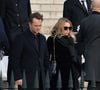 Face à une dette fiscale potentielle estimée à 36 millions d’euros, les deux enfants ont renoncé à l’héritage afin de ne pas en assumer le passif. 

David Hallyday et Laura Smet - Sorties de l'église de la Madeleine après les obsèques de Johnny Hallyday à Paris le 9 décembre 2017.
© Veeren / Bestimage